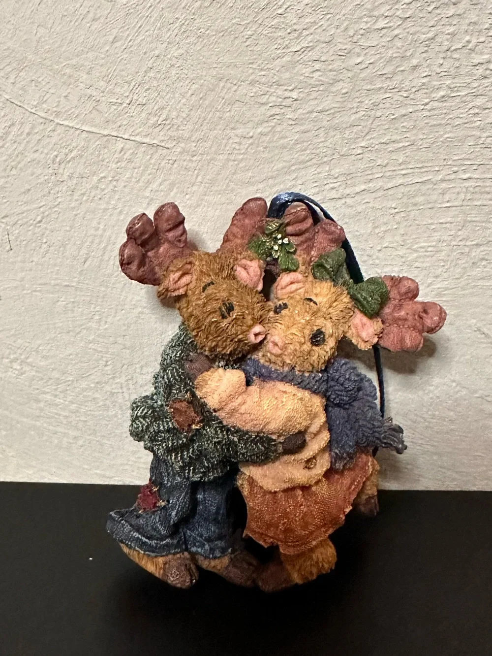 Boyds Bears Dale and Ilona Under the Mooseltoe Ornament 2001